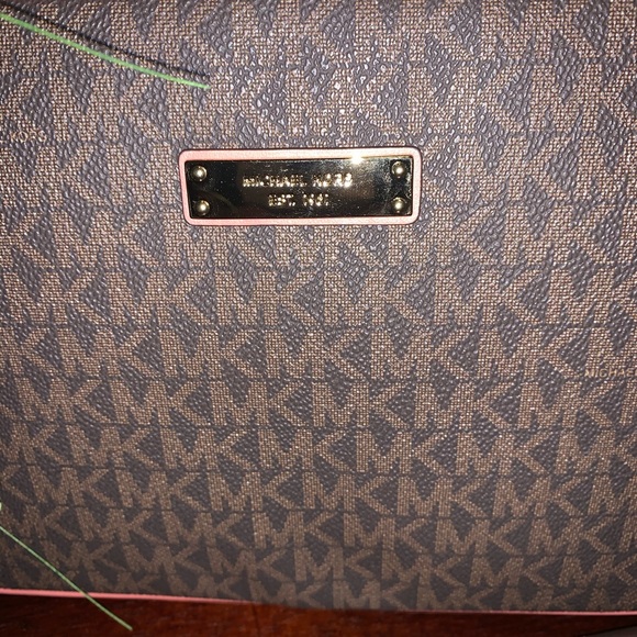 Michael Kors Jet Set Travel Logo Crossbody Bag - Picture 2 of 13